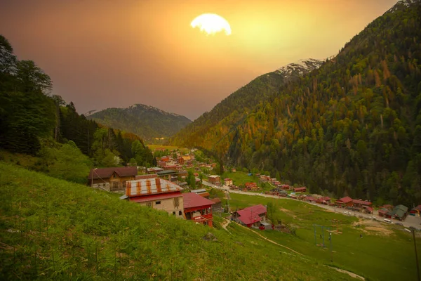 Camlihemsin 'deki Ayder Platosu, Rize. Ünlü bir turist mekanı. Karadeniz ve Türkiye 'de Ayder Platosu.