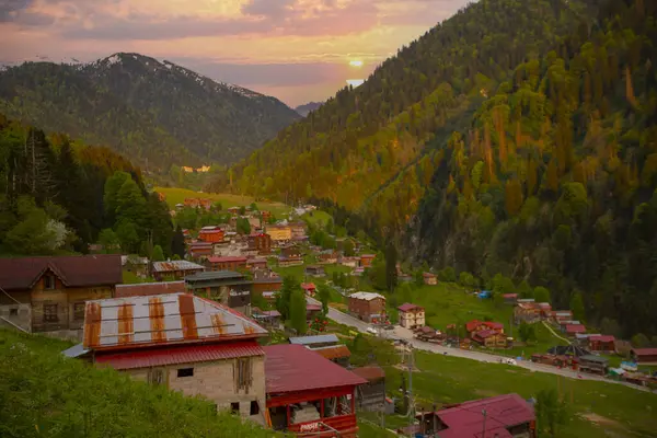 Camlihemsin 'deki Ayder Platosu, Rize. Ünlü bir turist mekanı. Karadeniz ve Türkiye 'de Ayder Platosu.