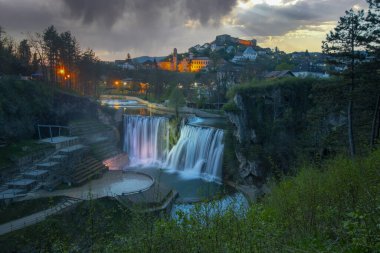 Bosna ve Hersek, güzel Pliva şelale için ünlü şehirde Jajce