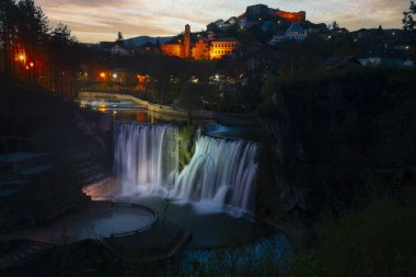 Bosna ve Hersek, güzel Pliva şelale için ünlü şehirde Jajce
