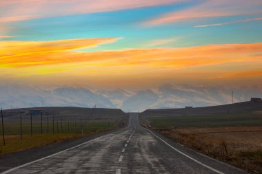 Aladaglar ve Demirkazik zirvesi, Taurus Dağları 'nın en yüksek noktası.