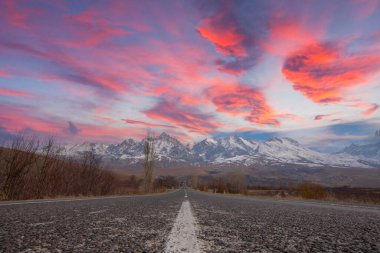 Aladaglar ve Demirkazik zirvesi, Taurus Dağları 'nın en yüksek noktası.