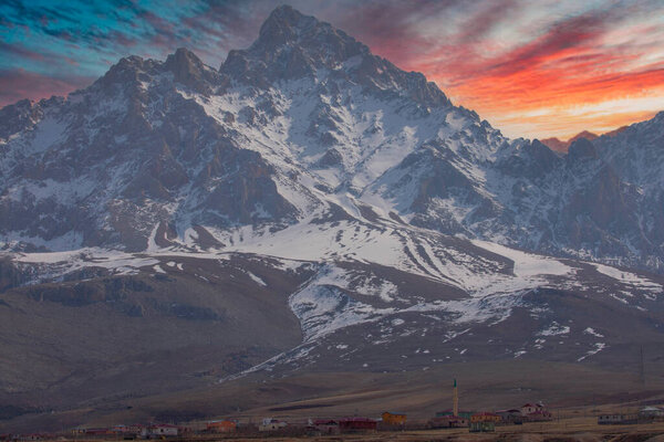 Aladaglar and Demirkazik peak, the highest point of the Taurus Mountains