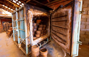 Çömlek fabrikası ve çömlek ustaları