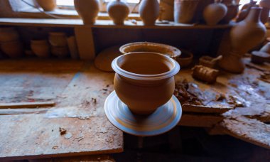 Çömlek fabrikası ve çömlek ustaları