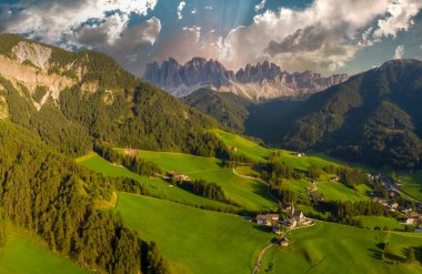 Dolomite Alpleri, Dağ - Val di Funes