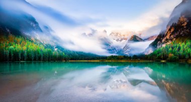 Lago di Landro Güney Tyrol, İtalya 'da bulunan bir göldür..