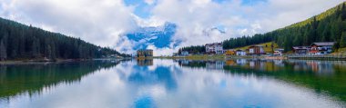 Dolomites Dağı 'ndaki Misurina Gölü, İtalyan Alpleri, Belluno, İtalya.