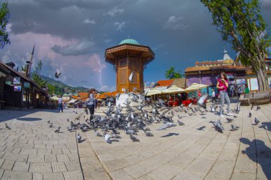  Bascarsija, Saraybosna 'nın eski çarşısı ve 15. yüzyılda Isa Beg Ishakoviç' in şehri kurduğu tarihi kent..
