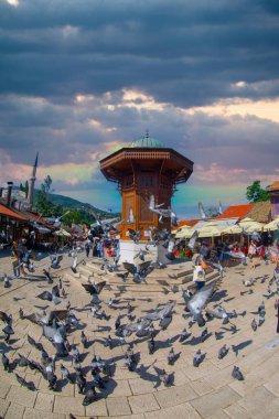  Bascarsija, Saraybosna 'nın eski çarşısı ve 15. yüzyılda Isa Beg Ishakoviç' in şehri kurduğu tarihi kent..
