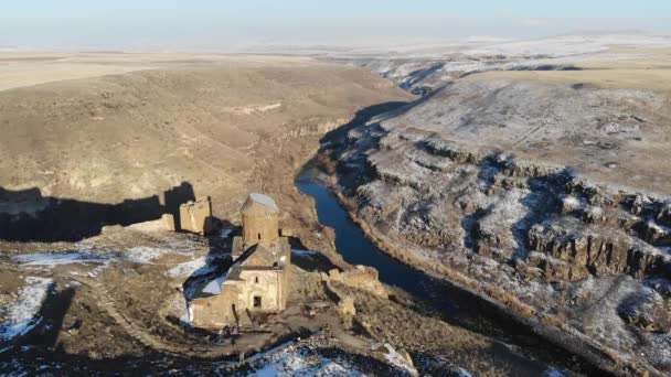 폐허는 터키의 카르스 지방에 위치한 파괴되고 아르메니아 마을의 사이트입니다 — 비디오