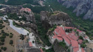 Yunanistan 'ın Meteora kentinin panoramik görünümü