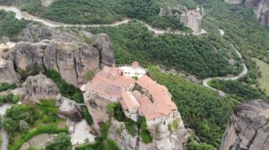Yunanistan 'ın Meteora kentinin panoramik görünümü