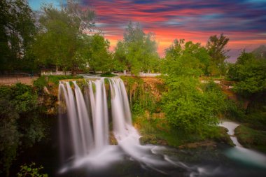 Antalya Dden şelalesinin olağanüstü doğa manzarası