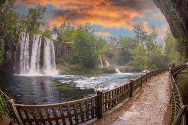 Antalya Dden şelalesinin olağanüstü doğa manzarası