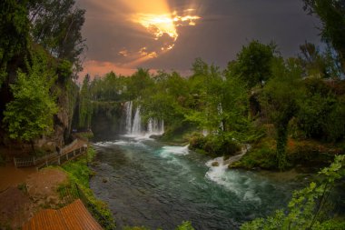 Antalya Dden şelalesinin olağanüstü doğa manzarası