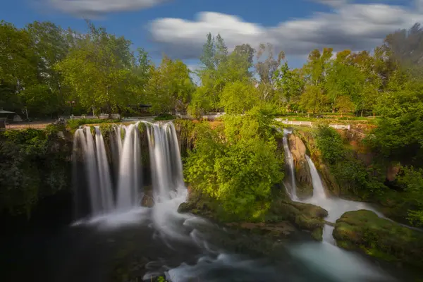 Antalya Dden şelalesinin olağanüstü doğa manzarası