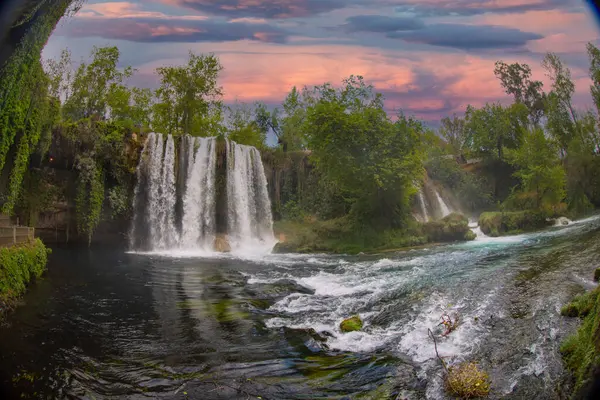 Antalya Dden şelalesinin olağanüstü doğa manzarası