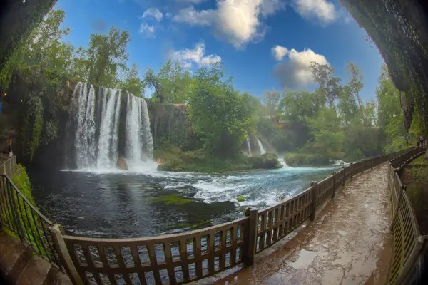 Antalya Dden şelalesinin olağanüstü doğa manzarası