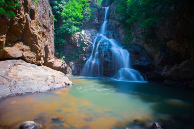 Ormanda şelale manzarası. Erikli şelalesi, Yalova.