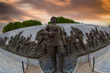Çanakkale Şehitleri Anıtı, Gelibolu Muharebesi 'ne katılan yaklaşık Türk askerlerinin anısına dikilmiş bir savaş anıtı..