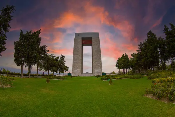 Çanakkale Şehitleri Anıtı, Gelibolu Muharebesi 'ne katılan yaklaşık Türk askerlerinin anısına dikilmiş bir savaş anıtı..