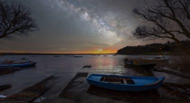 Isparta Gölü Eridir Gölü manzarası ve dağları
