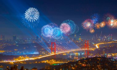 İstanbul 'da büyük kutlama havai fişekleri