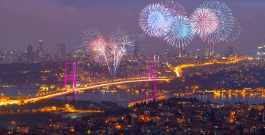 İstanbul 'da büyük kutlama havai fişekleri