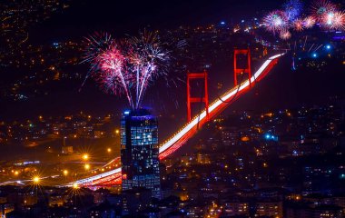 İstanbul 'da büyük kutlama havai fişekleri