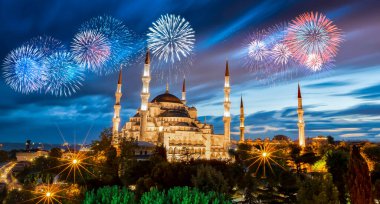 İstanbul 'da büyük kutlama havai fişekleri