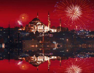 İstanbul 'da büyük kutlama havai fişekleri