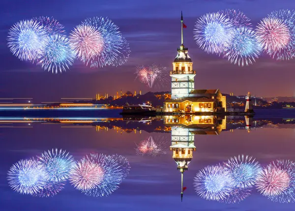 İstanbul 'da büyük kutlama havai fişekleri