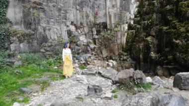 Boyabat Bölgesindeki Basalt Kayalıkları. Sinop, Türkiye. Sinop 'ta bulunan volkanik kaya çıkıntıları sütun bazalt formunda. Şelaleli Bazalt Kayaları Doğa Anıtı.