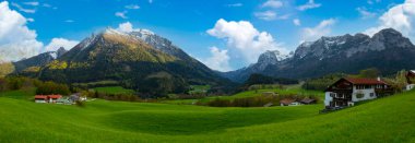 Hintersee Gölü'nün güzel sonbahar sahnesi. Avusturya sınırında Bavyera Alpleri renkli sabah görünümü, Almanya, Avrupa. Doğa kavramı arka plan güzelliği.