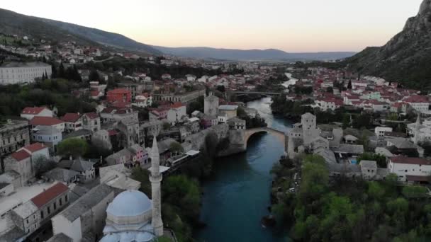 Mostar Bosznia Hercegovina Régi Híd Stari Most Neretva Smaragd Folyóval — Stock videók