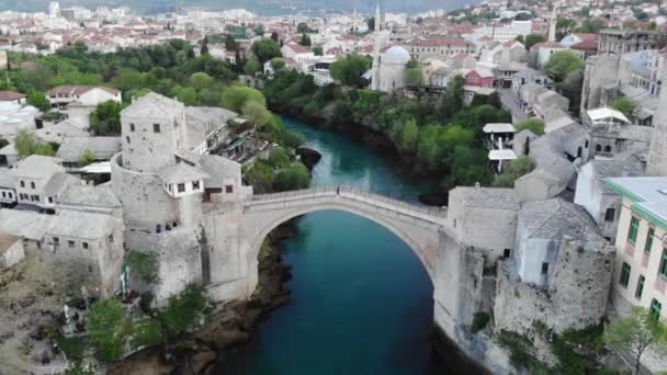 Мостар Босния Герцеговина Старый Мост Стари Мост Изумрудной Рекой Неретва — стоковое видео
