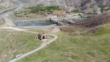 Elazg 'ın eski bölgelerinden biri olan Palu' daki havadan sergilenmektedir..