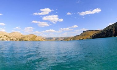 Sanliurfa 'nın Halfeti kasabasında terk edilmiş eski kasaba manzarası