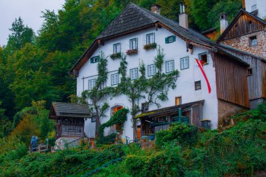 Avusturya Alpleri 'nin ünlü Hallstatt dağ köyü gün doğumunda, Avusturya