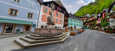 Avusturya Alpleri'nde Hallstatter gölde Hallstatt Köyü