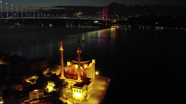 Masjid Ortakoy Mecidiye Dan Jembatan Martir Juli Jembatan Bosporus — Stok Video