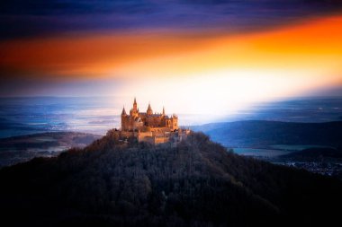 Hohenzollern Kalesi Swabian Alpleri'nde - Baden Wurttemberg, Almanya görünümünü