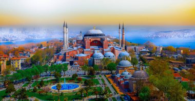 Ayasofya, İstanbul. Bizans mimarisinin dünyaca ünlü anıtı.. 