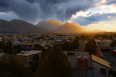İran, Kermanşah 'ın ufuk çizgisi görünümü
