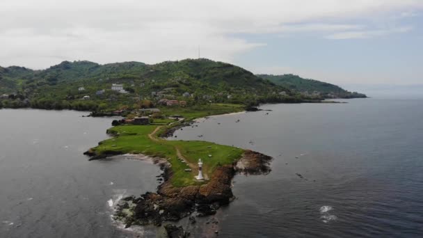 Vista Aérea Del Promontorio Delgada Península Costa Del Mar Vídeo De Stock
