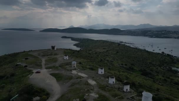 Die Windmühlen Von Bodrum Sind Berühmte Wahrzeichen Der Gesamten Halbinsel — Stockvideo