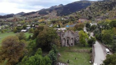 Savsat, Artvin, Cevizli köyündeki eski Tibet Manastırı ve kilisesinin kalıntıları