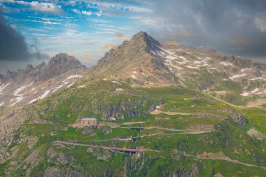 İsviçre Alplerindeki Furkpass dağ yolunda Obergoms yakınlarında Iconic Belvedere Oteli