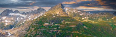 İsviçre Alplerindeki Furkpass dağ yolunda Obergoms yakınlarında Iconic Belvedere Oteli